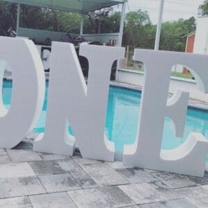 "ONE" Table with Plexiglass